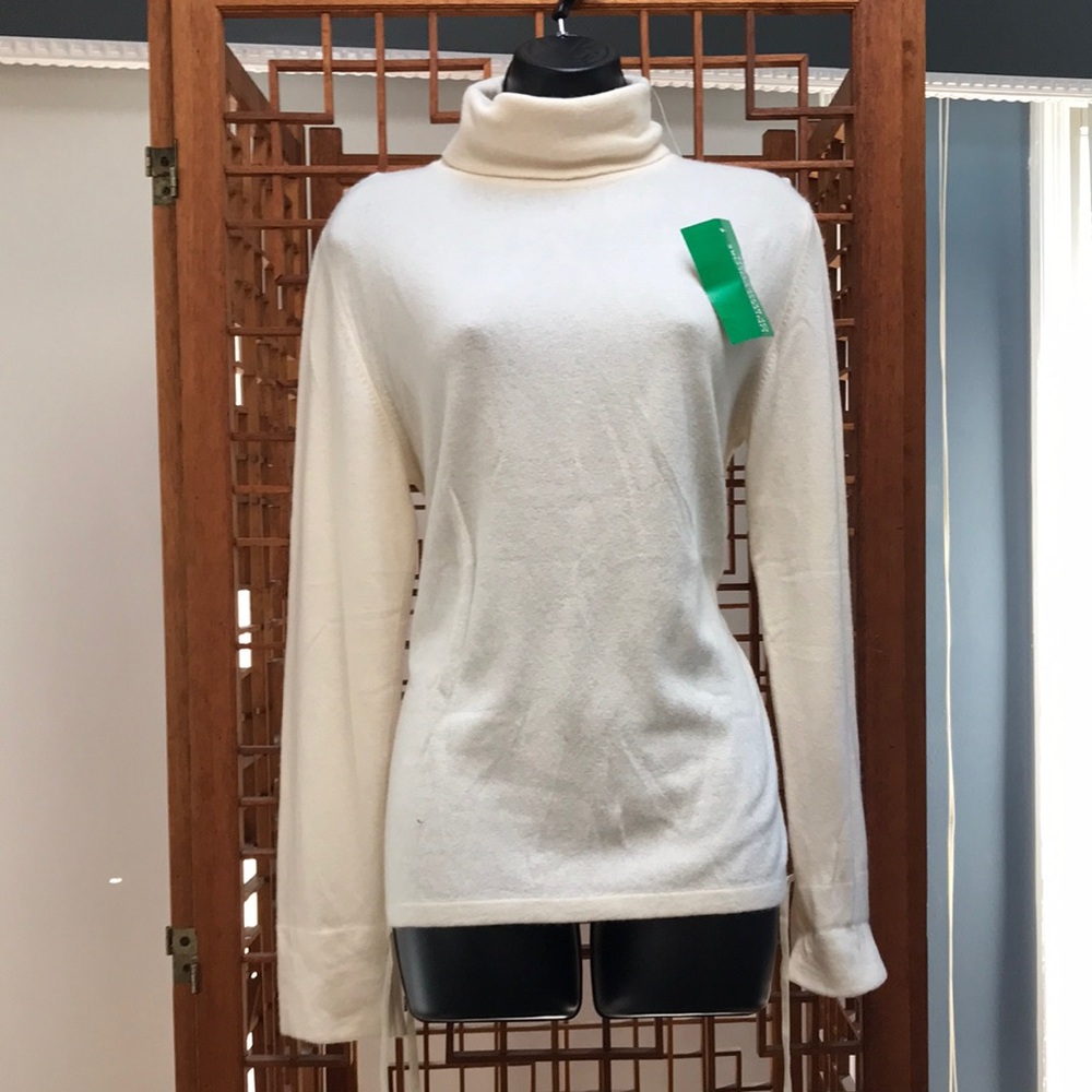 NWT-United Colors of Benetton- Cream wool/nylon and cashmere sweater. Size M
